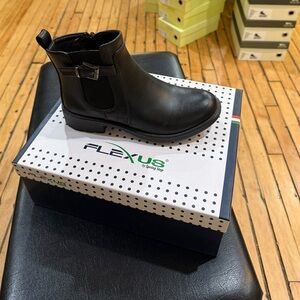 Flexus Black Ankle Boots for Women